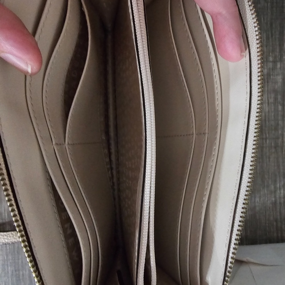 Kate Spade Crossbody - Picture 10 of 11
